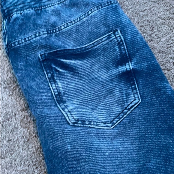 H&M dark wash denim shorts 🤎 - Picture 2 of 3